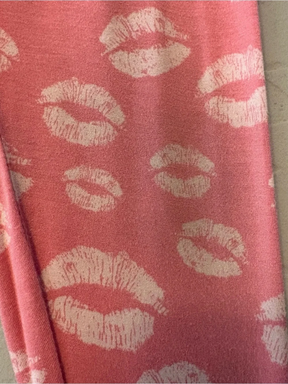 Little Sleepies pink white kiss lips two piece bamboo pajama set size 5/6